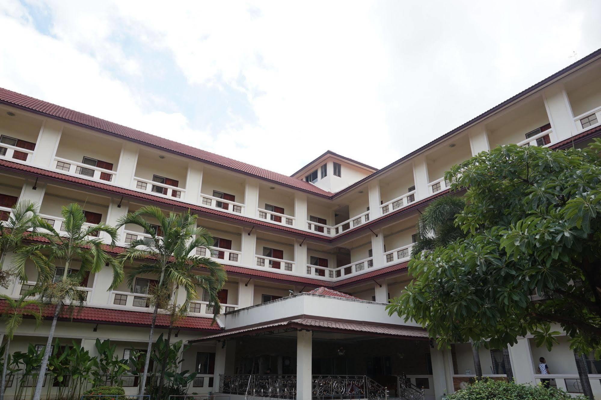 A.P.Garden Hotel Каласин Екстериор снимка